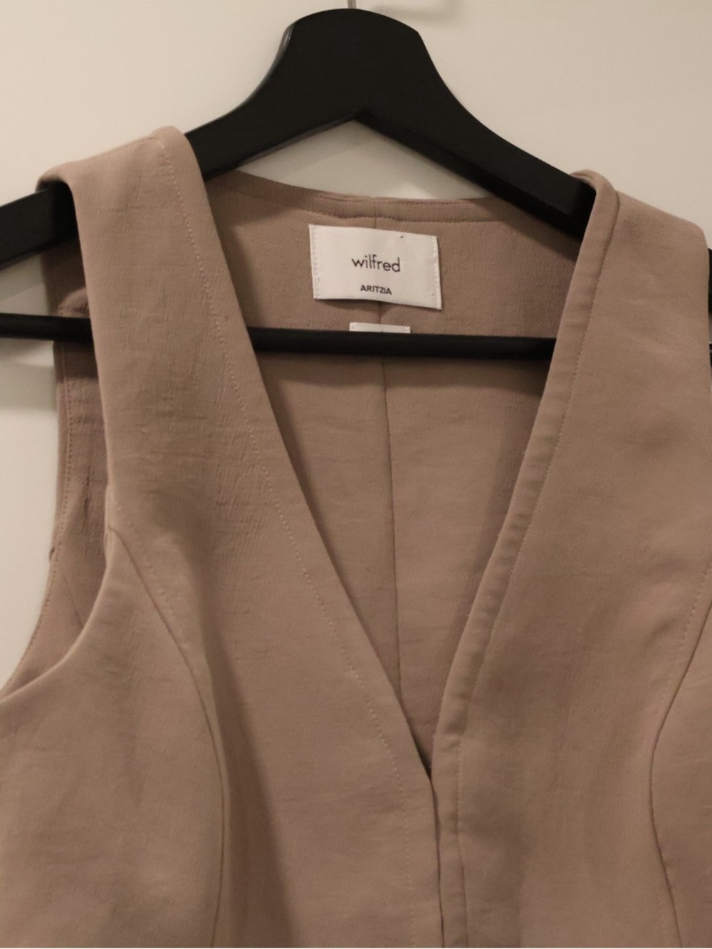 Aritzia Wilfred Taupe Tailored V-Neck Vest Size 4